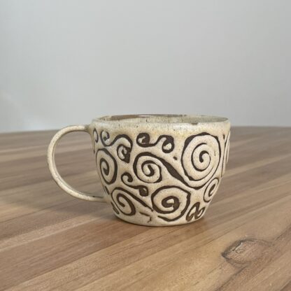 Pastel yellow mug, masked pattern - Image 2