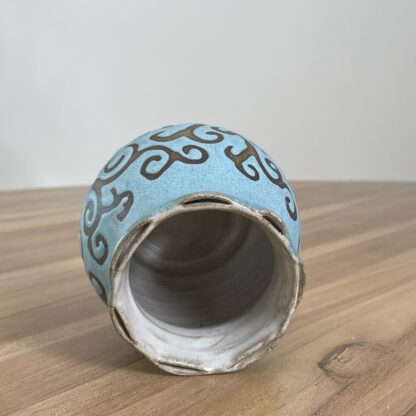 Small turquoise vase, masked pattern - Image 3