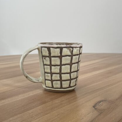 Yellow mug, masked checked pattern - Image 2