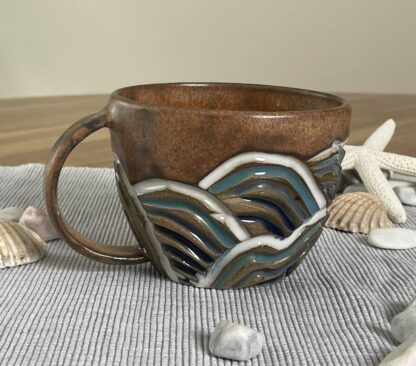 Sea-inspired beach mug, carved waves (5)