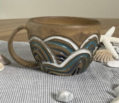 Sea-inspired beach mug, carved waves (7)