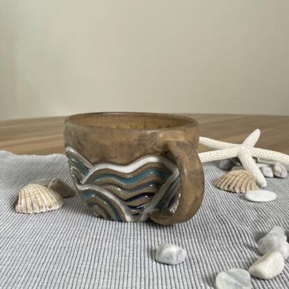 Sea-inspired beach mug, carved waves (7) - Image 3