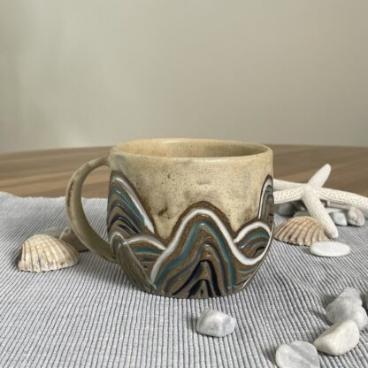 Sea-inspired beach mug, carved waves (11) - Image 2