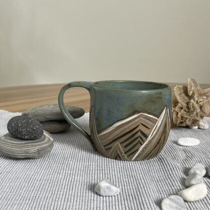 Mountains-inspired mug, carved peaks (2) - Image 2