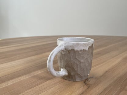 Mug with white glaze and carved into hewn-like pattern - Image 8