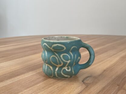 Jeans-blue wavy mug, masked swiggly pattern (2) - Image 4