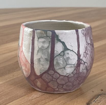 Round tumbler, painted with soap bubbles