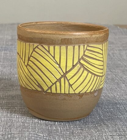 Geometric striped tumbler - yellow