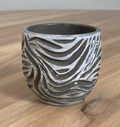 Salt&Pepper tumbler with swirly carivings (1)