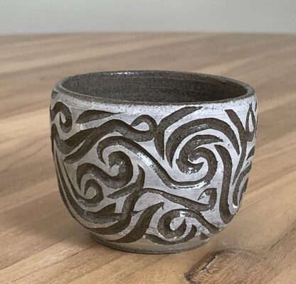 Salt&Pepper tumbler with swirly carvings (3)