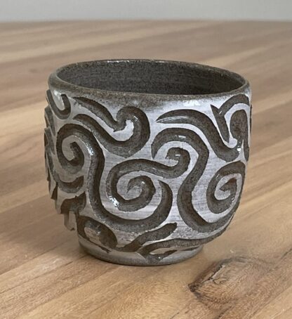 Salt&Pepper tumbler with swirly carvings (5)