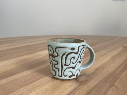 Green mug, masked swirly pattern - Image 2