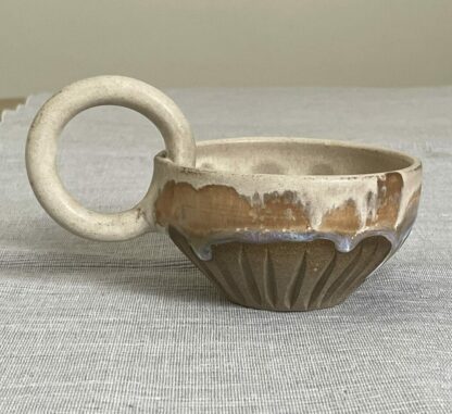 Toffee cup with round handle