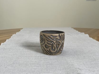 Toffee tumbler with swirly carvings - Image 2