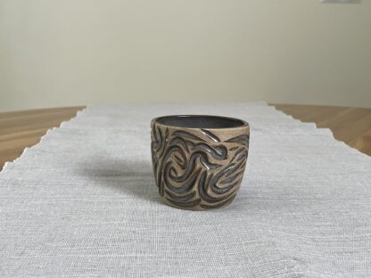 Toffee tumbler with swirly carvings - Image 3