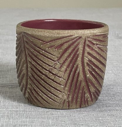 Toffee tumbler with feather-like carvings