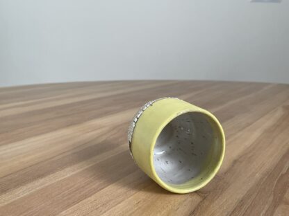 Yellow tumbler with a cloud-like belt - Image 4