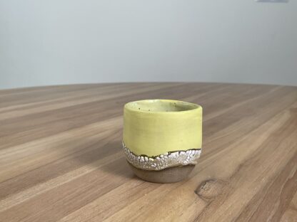 Yellow tumbler with a cloud-like belt - Image 5