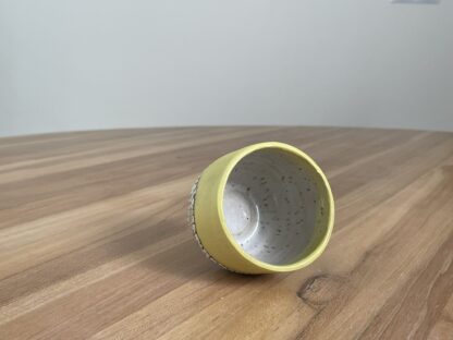 Yellow tumbler with a cloud-like belt - Image 8