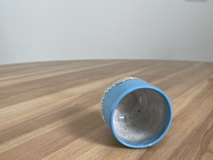 Blue tumbler with a cloud-like belt - Image 4