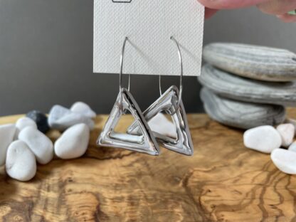 Triangular openwork earrings with white gold - Image 3