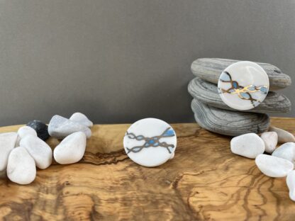 Round sticks with white gold and blue double helix - Image 3