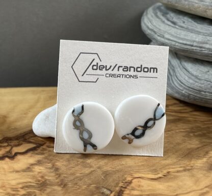 Round earrings with white gold and blue helix