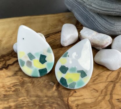 Drop-shaped confetti sticks earrings