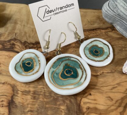 Green inception earrings with gold details (triplet)