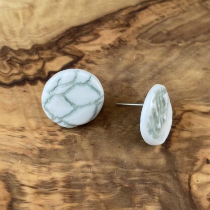 Green round napkin sticks earrings