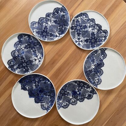 Porcelain dinner plate decorated with crocheted blue embossing - Image 5