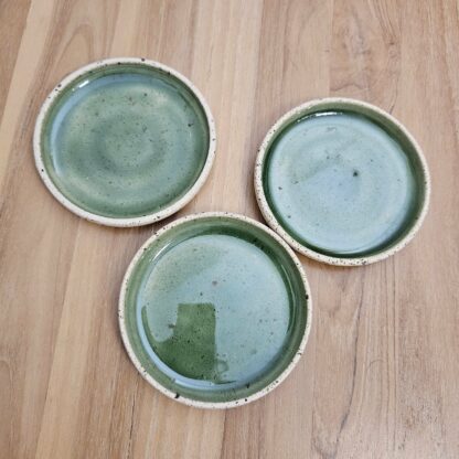 Spotted saucer/plate with green - Image 4