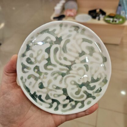 Porcelain ring plate, painted, with mother of pearl (seaweed)