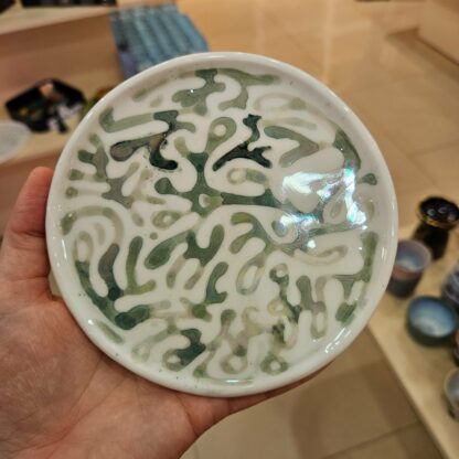 Porcelain ring plate, painted, with mother of pearl (seaweed)