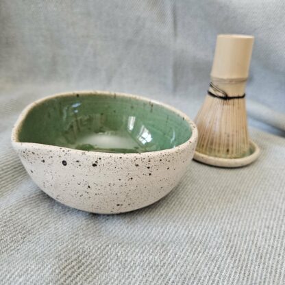 Spotted matchawan with green (a bowl with a spout) - Image 2