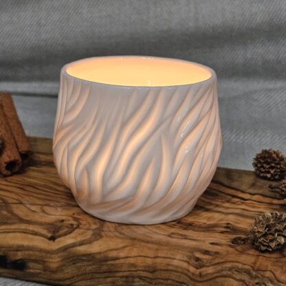 Porcelain luminary with carvings - Image 2