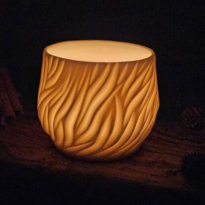 Porcelain luminary with carvings - Image 3