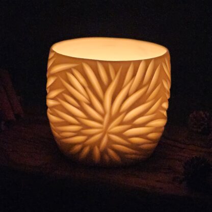 Porcelain luminary with carvings - Image 3