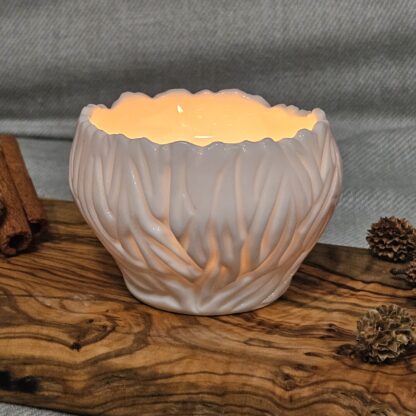 Porcelain luminary with carvings - obrazek 2