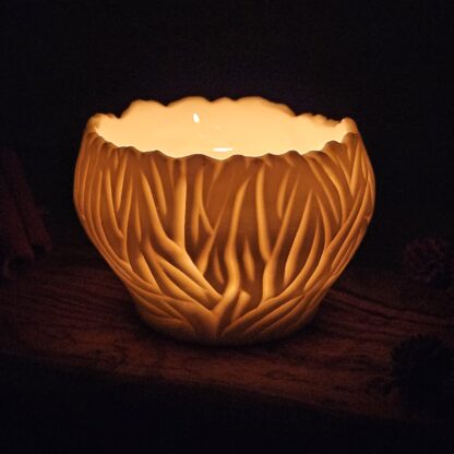 Porcelain luminary with carvings - obrazek 3