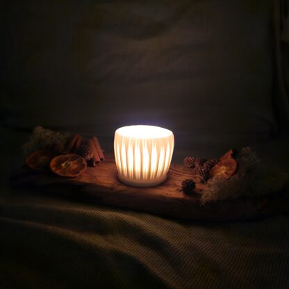 Porcelain luminary with carvings - Image 7