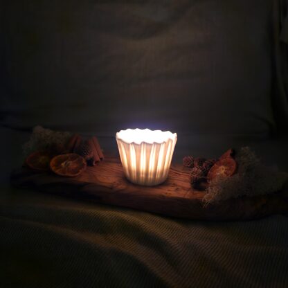 Porcelain luminary with carvings - Image 7