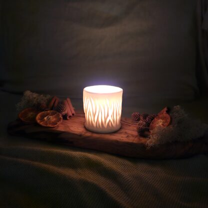 Porcelain luminary with carvings - Image 7