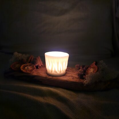 Porcelain luminary with carvings - Image 6