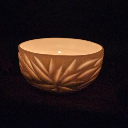 Porcelain luminary with carvings - Image 3