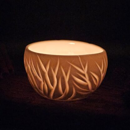 Porcelain luminary with carvings - Image 3