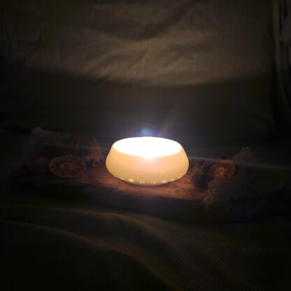 Porcelain luminary with carvings - Image 5