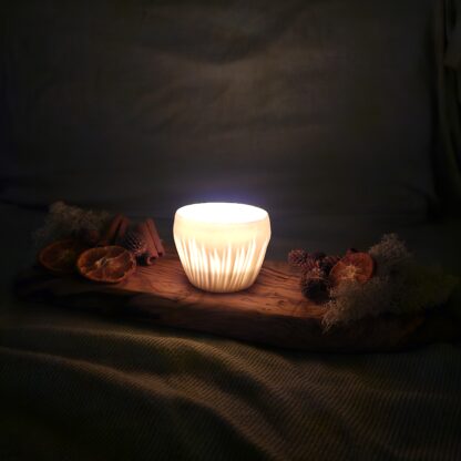 Porcelain luminary with carvings - Image 6