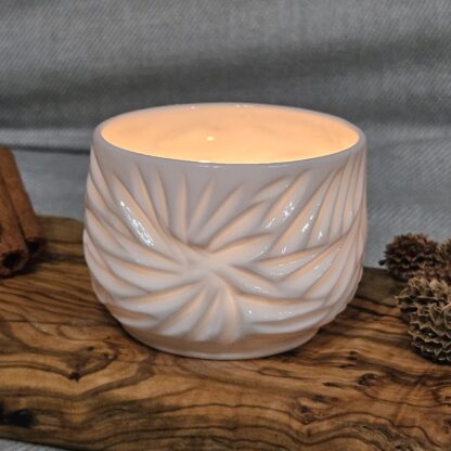 Porcelain luminary with carvings - Image 2