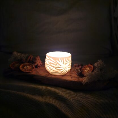 Porcelain luminary with carvings - Image 8